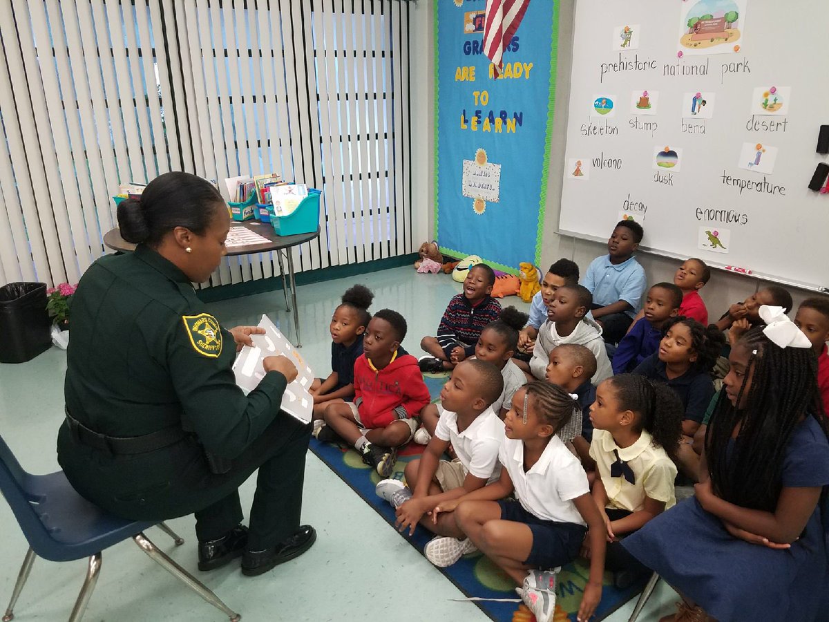 PrincipalGBrown's tweet photo. Read for the Record at Dillard Elementary was great! Thank you to all the volunteers who read to our students on today. https://t.co/gkvpdqv2VC