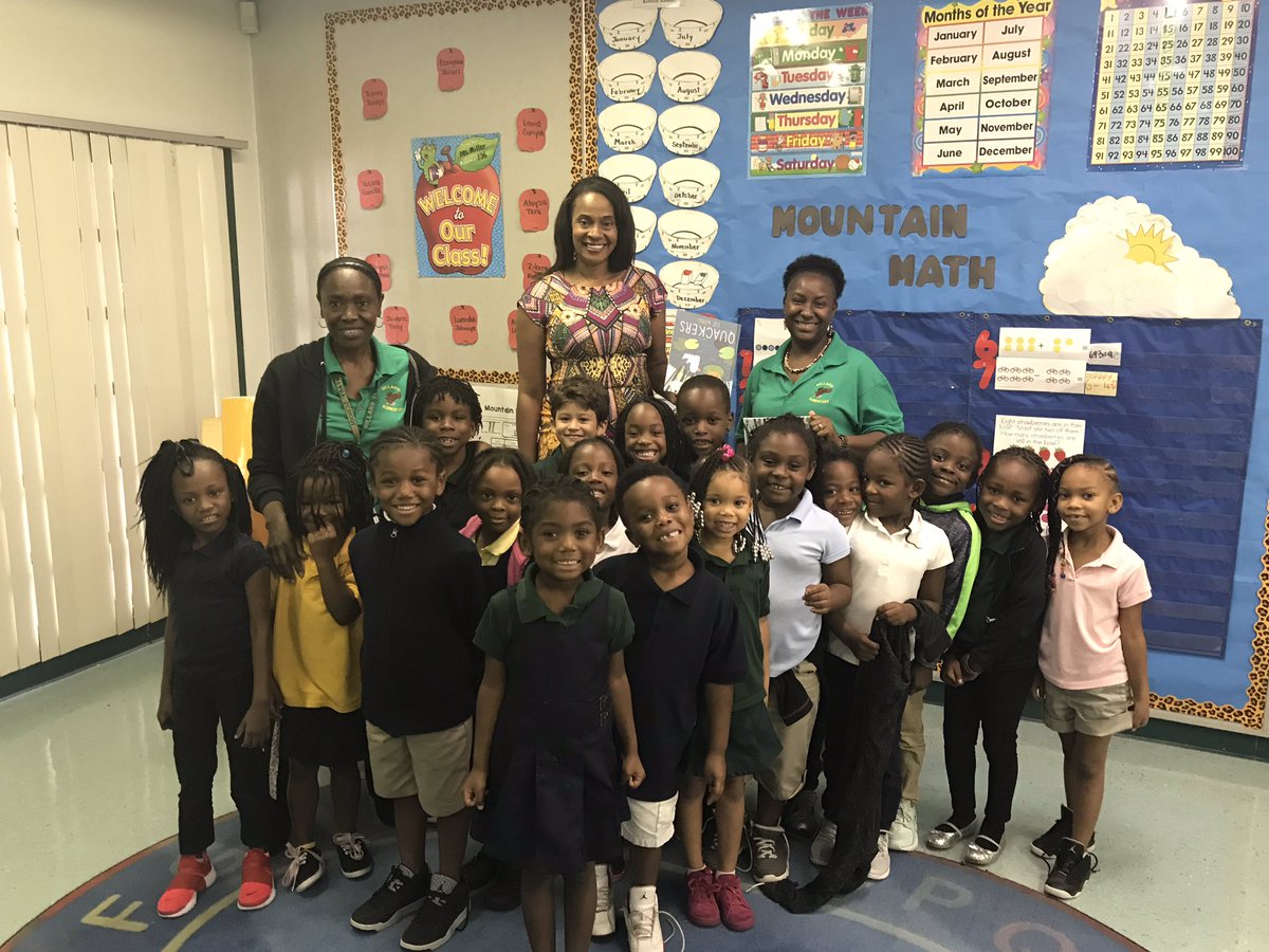 PrincipalGBrown's tweet photo. Read for the Record at Dillard Elementary was great! Thank you to all the volunteers who read to our students on today. https://t.co/gkvpdqv2VC