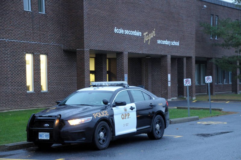 Heavy police presence over ‘student safety concern’ at Tagwi S.S. bit.ly/2zB8kxc https://t.co/Xy74uy7sng