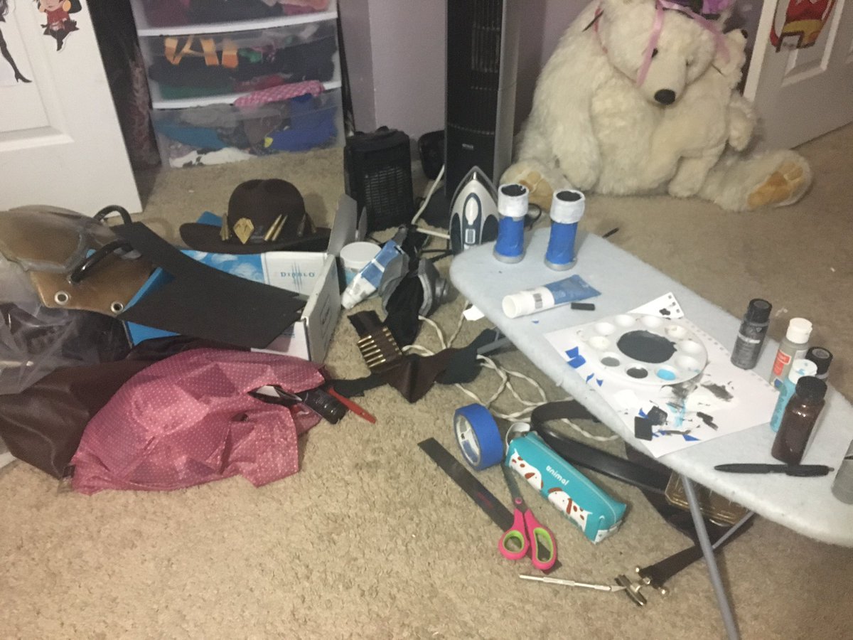 Bentobytemedia's tweet photo. The con crunch struggle is real! Are you ready for #DreamhackDenver2017? #Dreamhack #Cosplay https://t.co/0NJOWayzz9