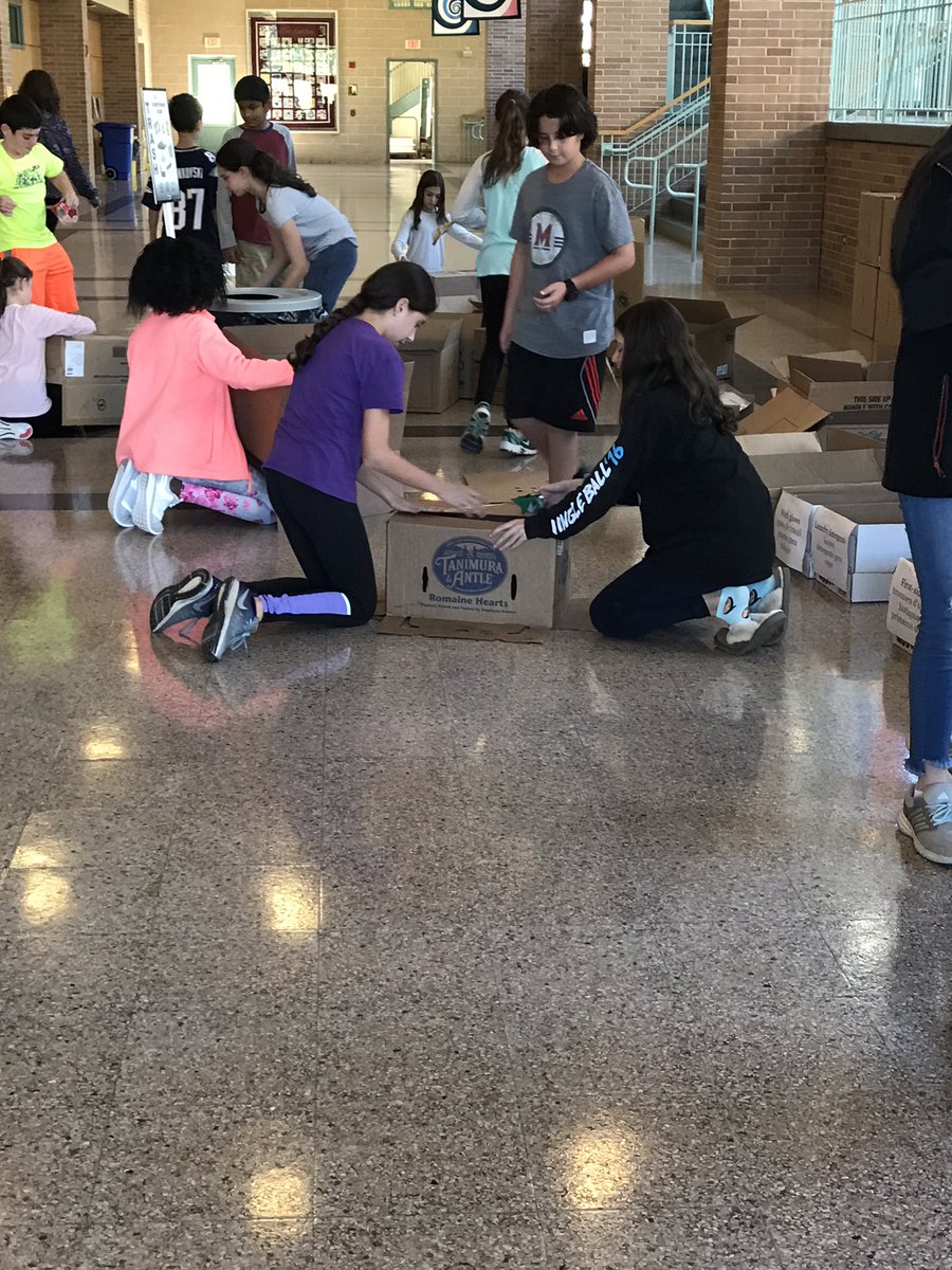 MrsMTroy's tweet photo. Students begin to pack up our donations for Puerto Rico. The drive continues until October 25th. #scarsdaleMSpride https://t.co/tShUPxTiCe