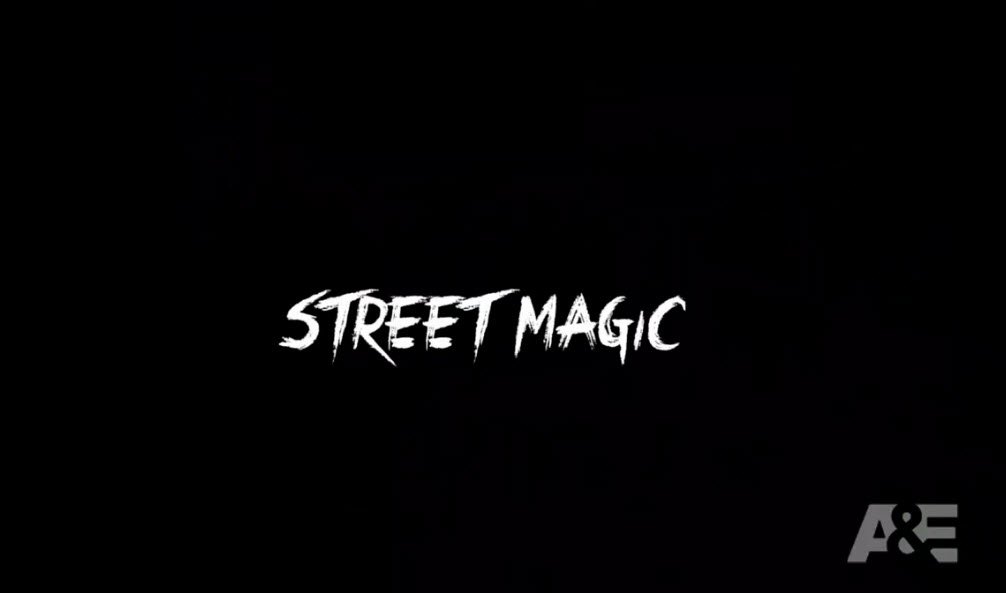 LoyallyYours's tweet photo. #TBT @CrissAngel disappearing and reappearing on top of a building #TrickdUp #StreetMagic https://t.co/5kUFSLs2Gb