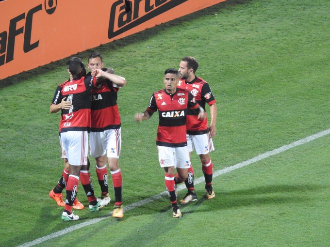 Réver e Diego fazem dois gols cada, Fla goleia Bahia e sobe para 6º no BR