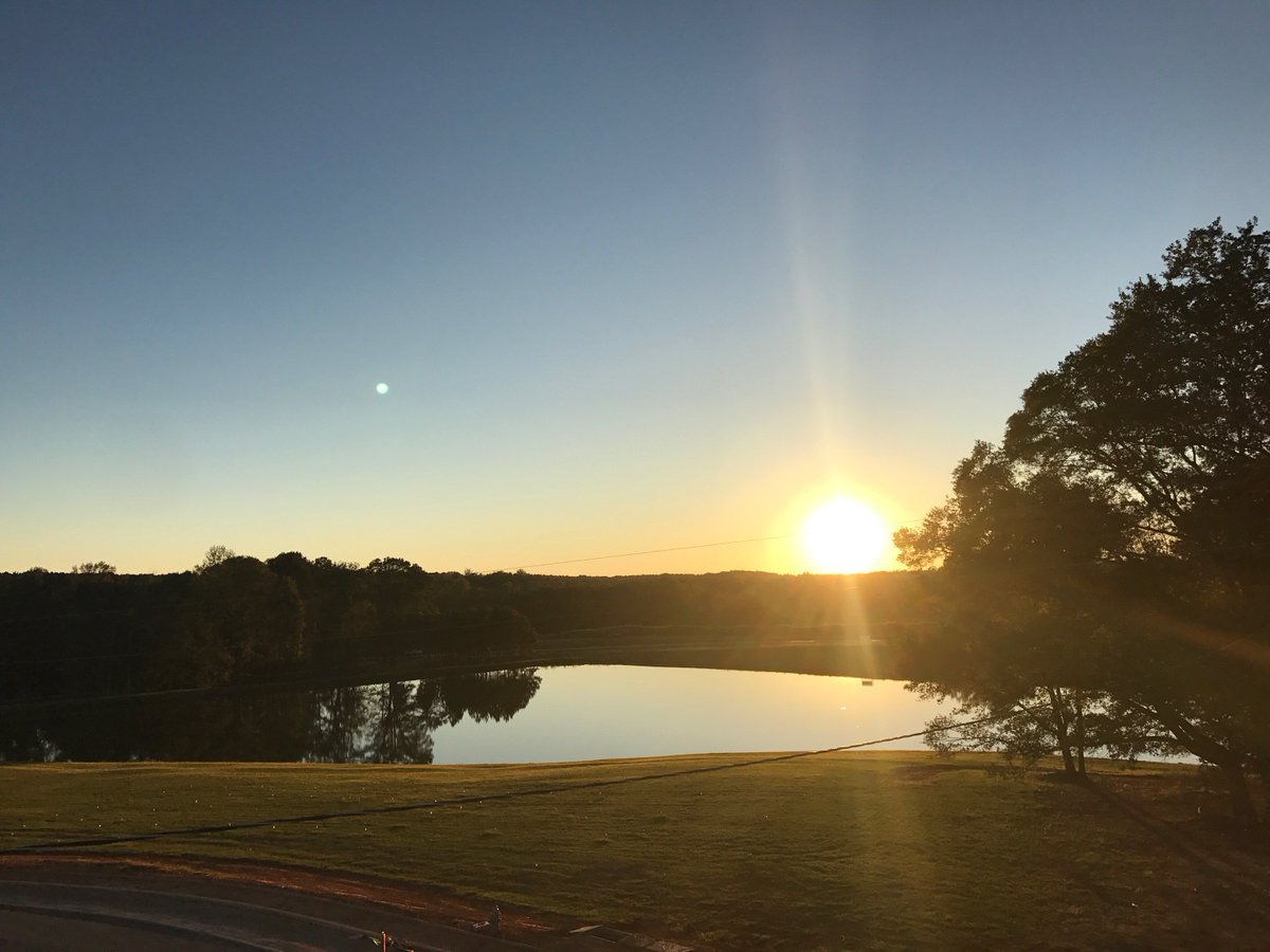 PFRealEstateGA's tweet photo. A gorgeous October sunset over the future home of creatives and storytellers at #PinewoodForrest. #sunset #home #livecreateplay https://t.co/W0WiybF5JA