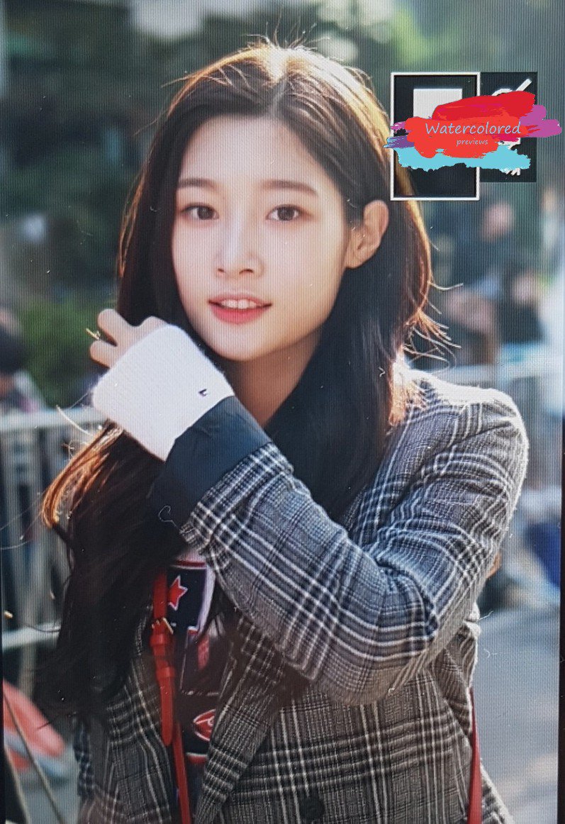 Watercolored_'s tweet photo. 171020 뮤직뱅크 중간외출 preview 4p

채연님ㄷㄷ

#정채연 #채연 #Chaeyeon #다이아 #DIA @dia_official https://t.co/gWhVaIgHgy