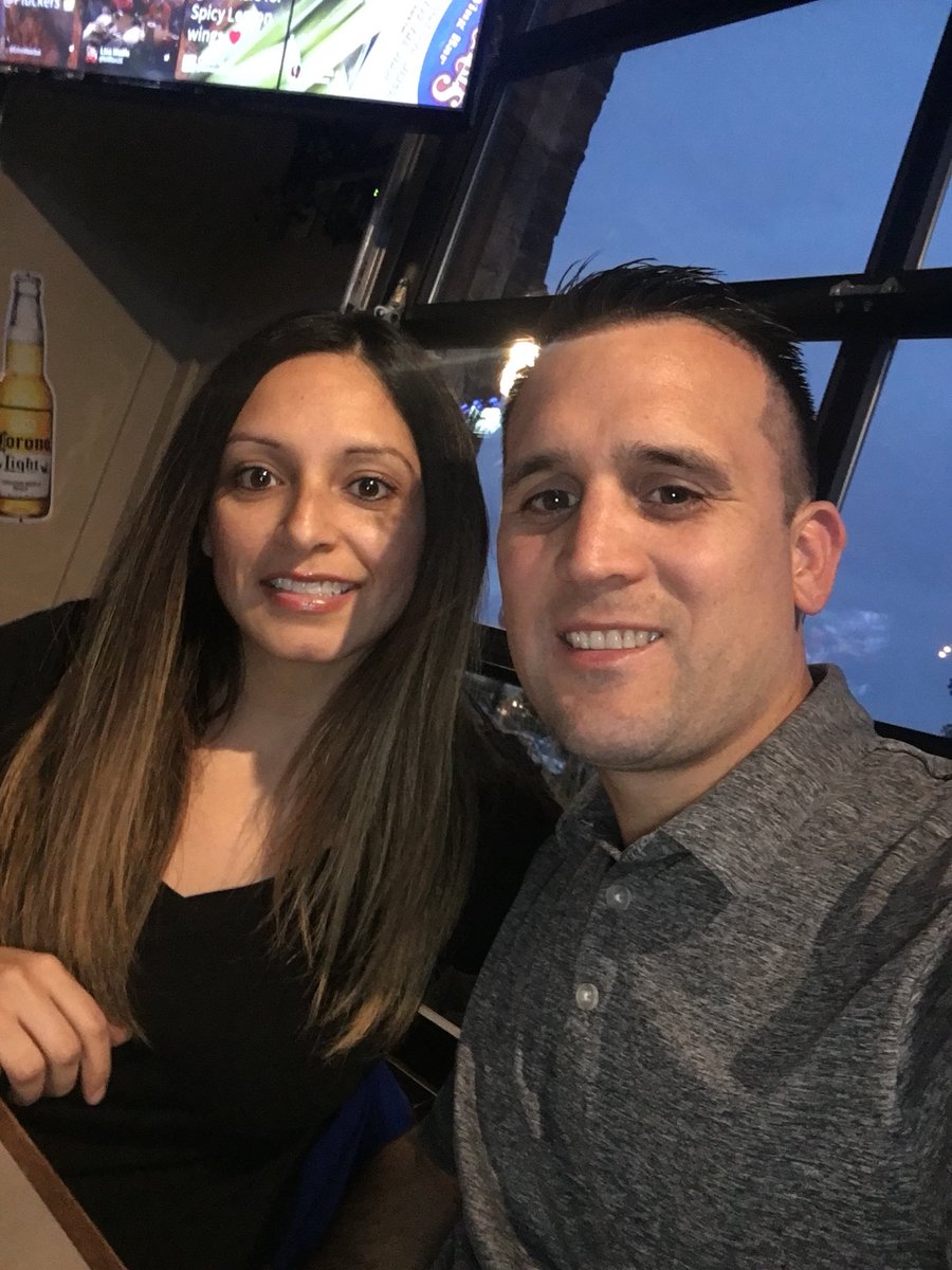 gogolingo24's tweet photo. Making ourThursday here a habit. Love #Pluckers #Canjun https://t.co/XEJ7iFGHej
