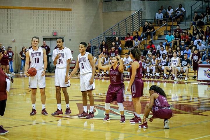 The concentration was deep right before the win..Ashley Perez making it look easy from the freethrow line #tamiu #tamiu365 <a href="/TAMIUAthletics/">TAMIU Athletics</a>