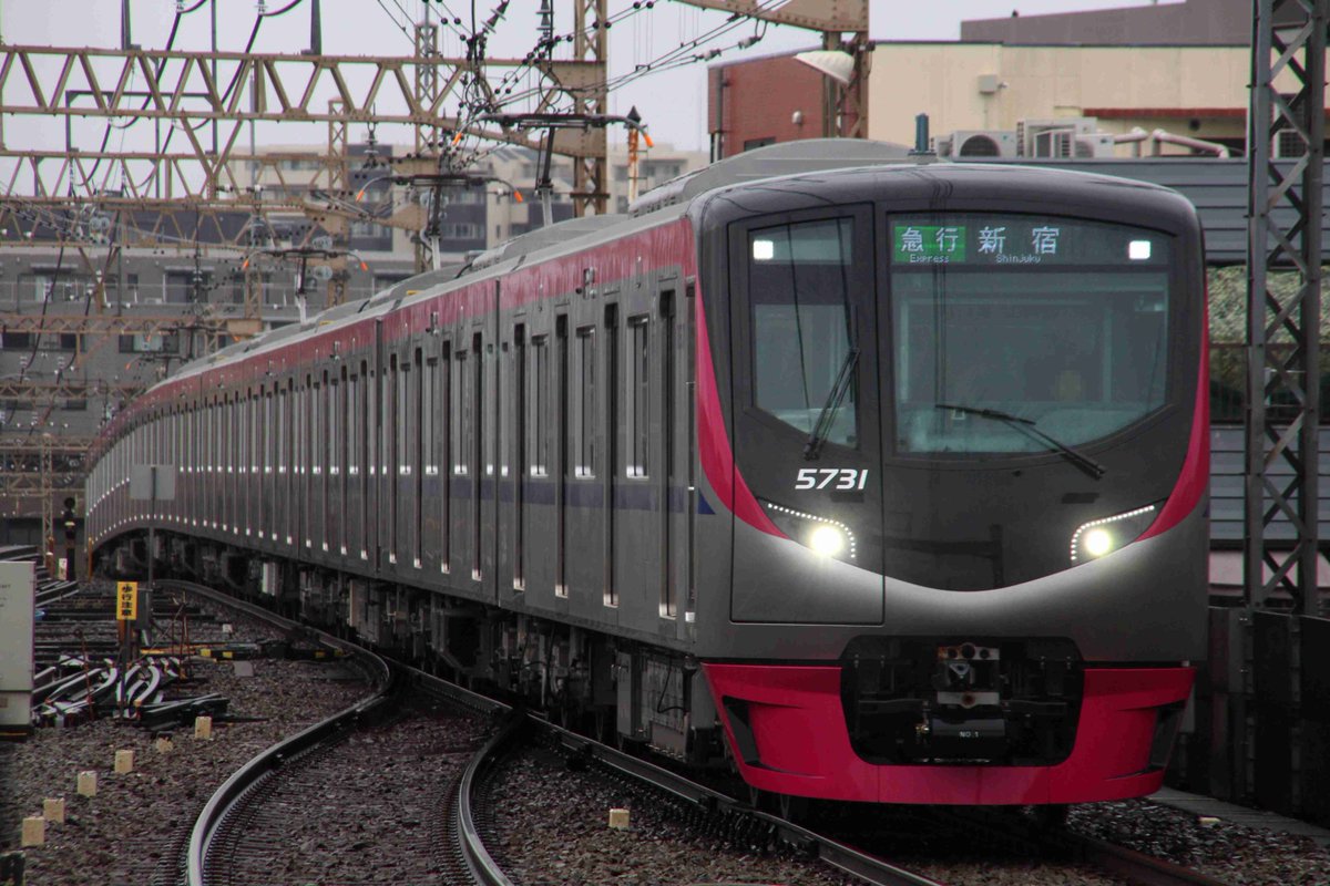 In 1122 5731f 急行 新宿行 初めて京王5000系の急行運用を記録することができました T Co kvaqzmki Twitter