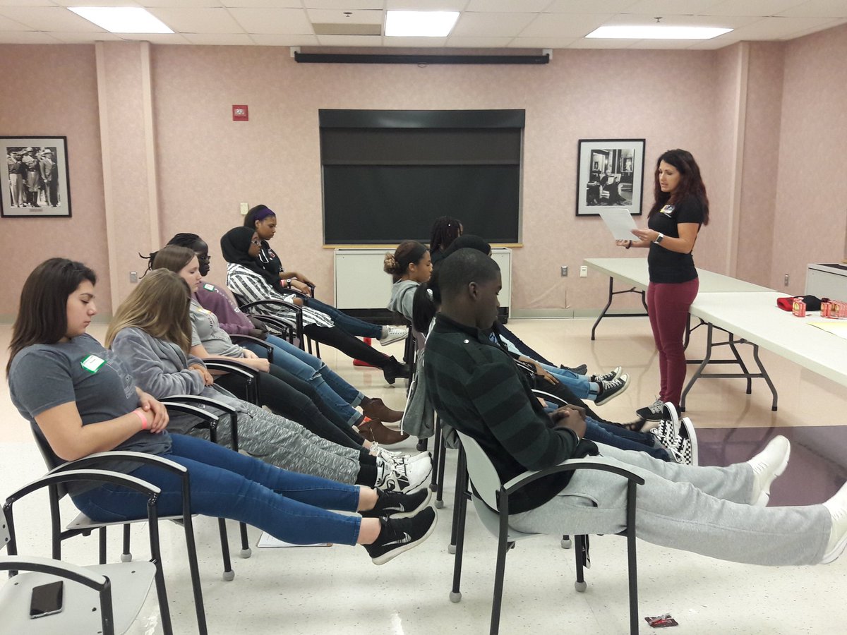 KCHealthTracks's tweet photo. Awesome first TNL SESSION! Thanks @TrumanMedKC Lakewood for hosting! @MrsKent_OPHS @CoxVHSci @iowa50140 @ISDSchools @NKCSchools @KCPSManual https://t.co/FGwUTINLKi