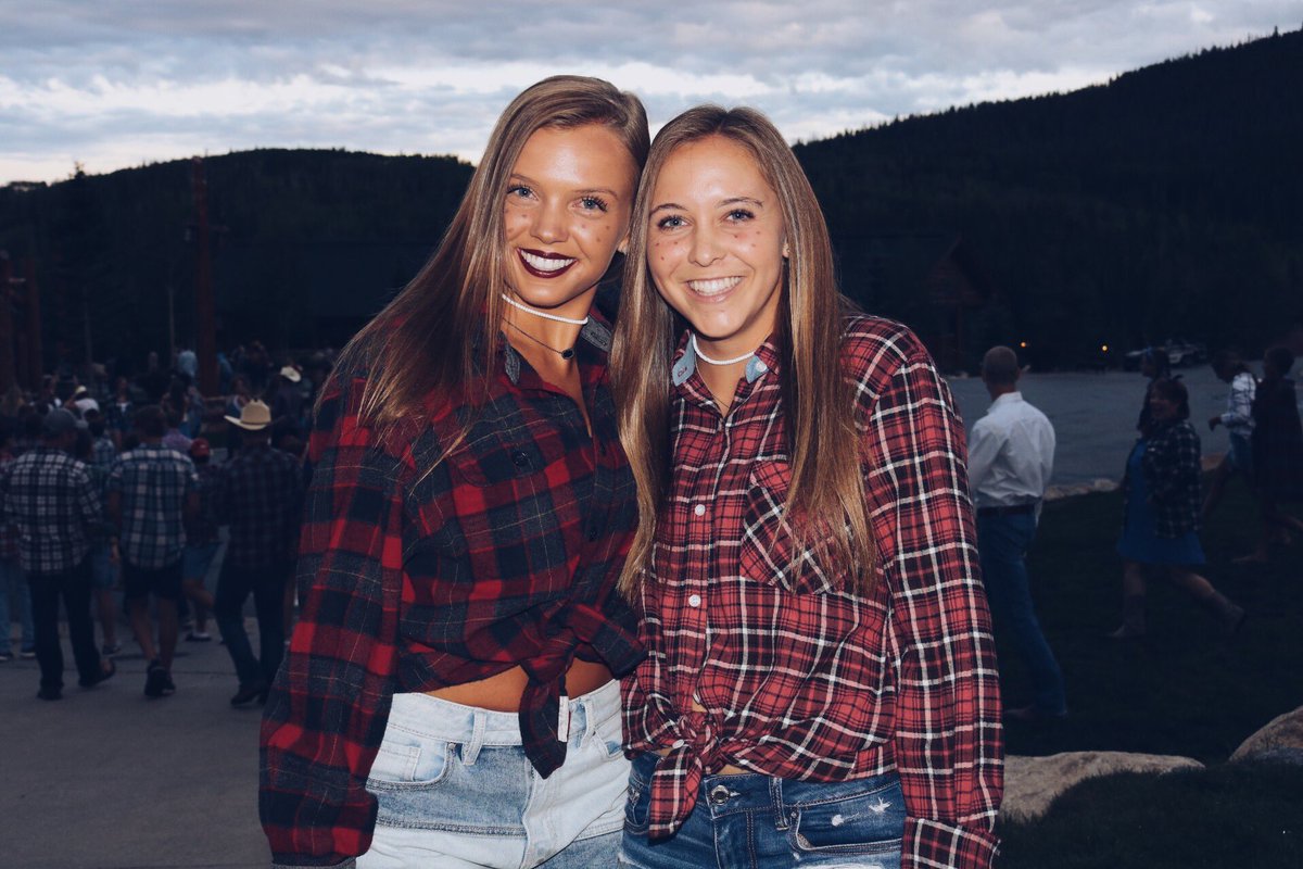 _hannahberry_'s tweet photo. happy 17th birthday to my sweetest friend!! thankful for you and our long talks !! hope your day in NYC was the best ever!! @hayleyledford_ https://t.co/dxPNbAPusw