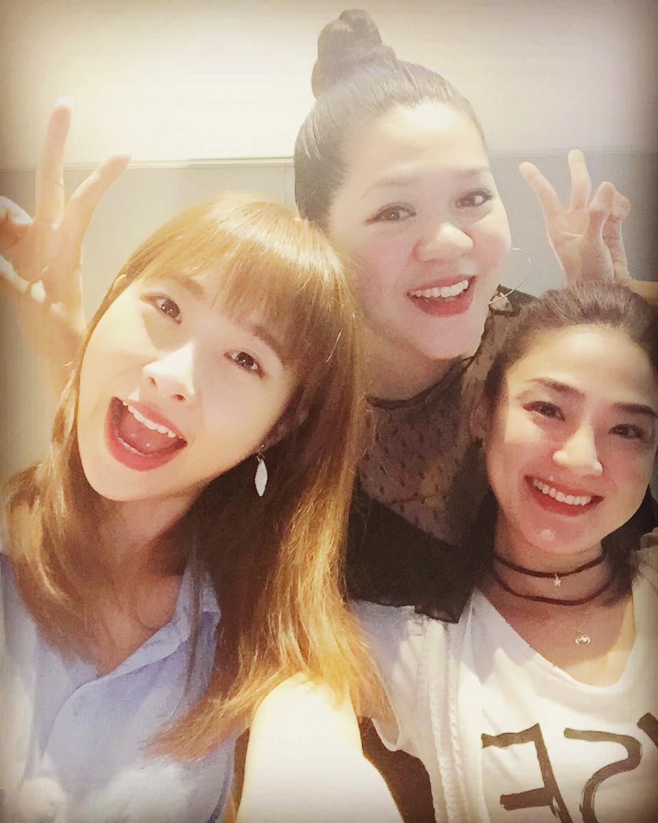 linghungfanclub's tweet photo. [10/19 轉自 黃妤榛 Instagram]
聊那些，彼此原本有，又失去的；原本沒有，後來又得到的，人生小事。

台北咖啡廳開發第一站❤
-
#洪小鈴 #linghung #hongxiaoling 
#Amanda #黃妤榛 https://t.co/KL2HpVBPhB