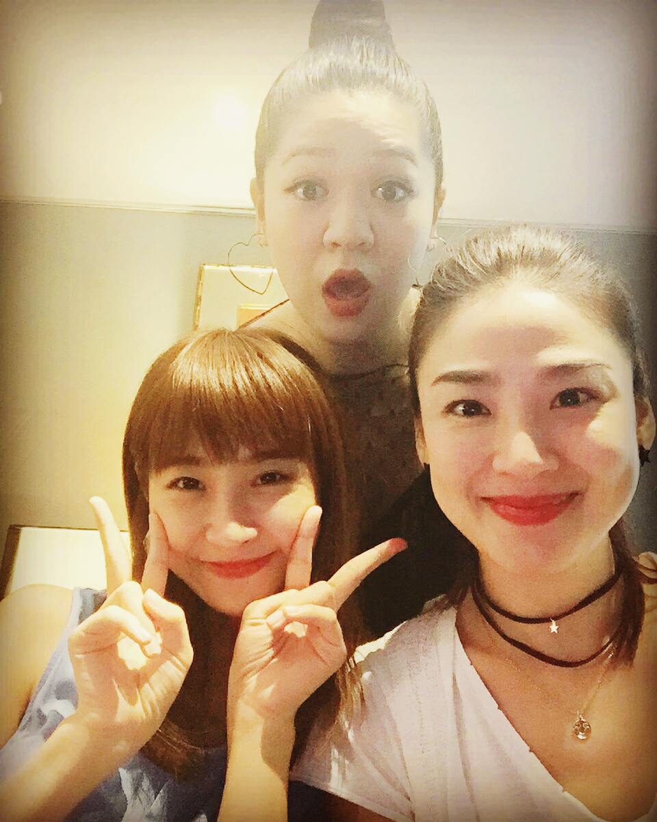 linghungfanclub's tweet photo. [10/19 轉自 黃妤榛 Instagram]
聊那些，彼此原本有，又失去的；原本沒有，後來又得到的，人生小事。

台北咖啡廳開發第一站❤
-
#洪小鈴 #linghung #hongxiaoling 
#Amanda #黃妤榛 https://t.co/KL2HpVBPhB