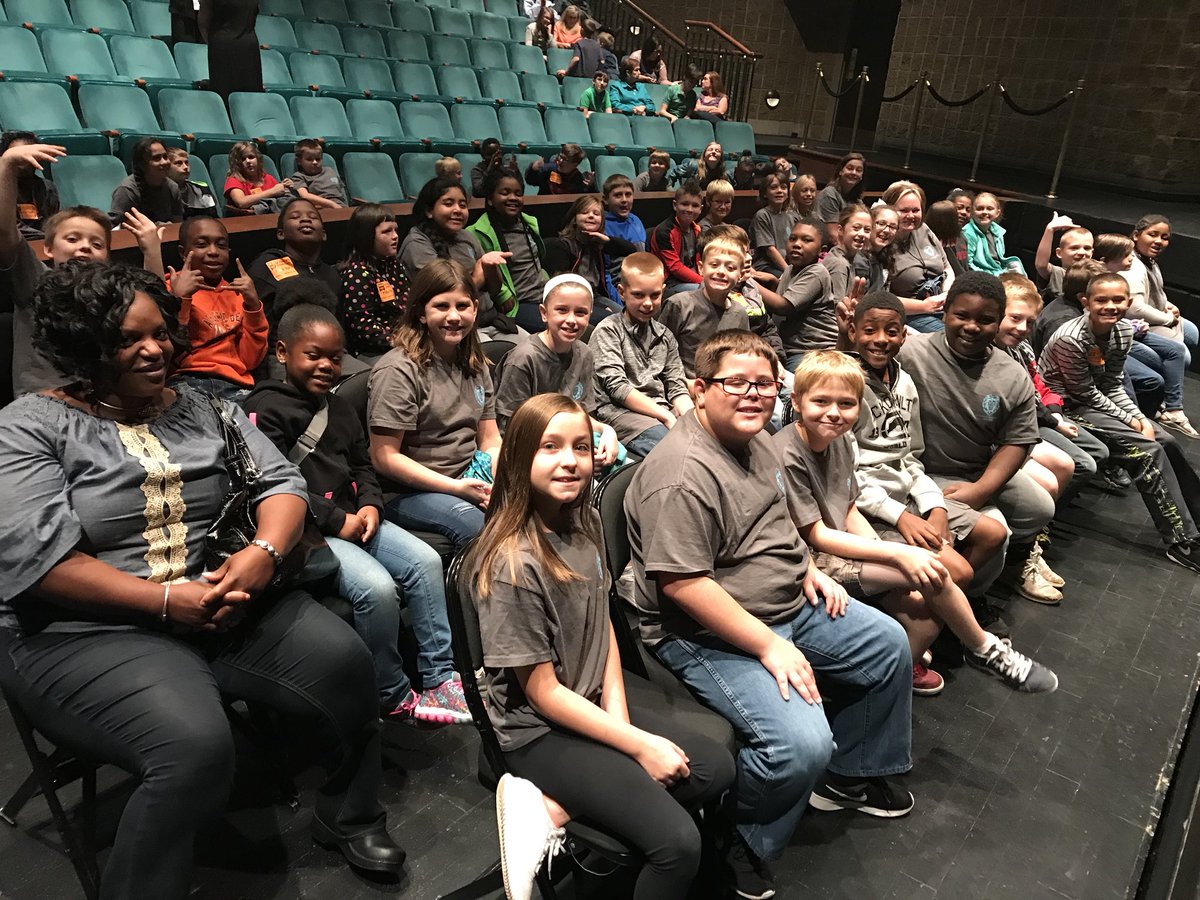 Jankowy4Math's tweet photo. What an awesome week full of amazing learning experiences! #peacecenter #scienceofmagic @lafrancelions https://t.co/Tyia7GiMfZ