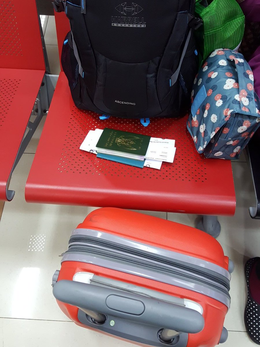 teukustory's tweet photo. Bismillah..
Here we go again.. π«
#traveler #semicharmedlifebackpacker https://t.co/LzSWthUtpR