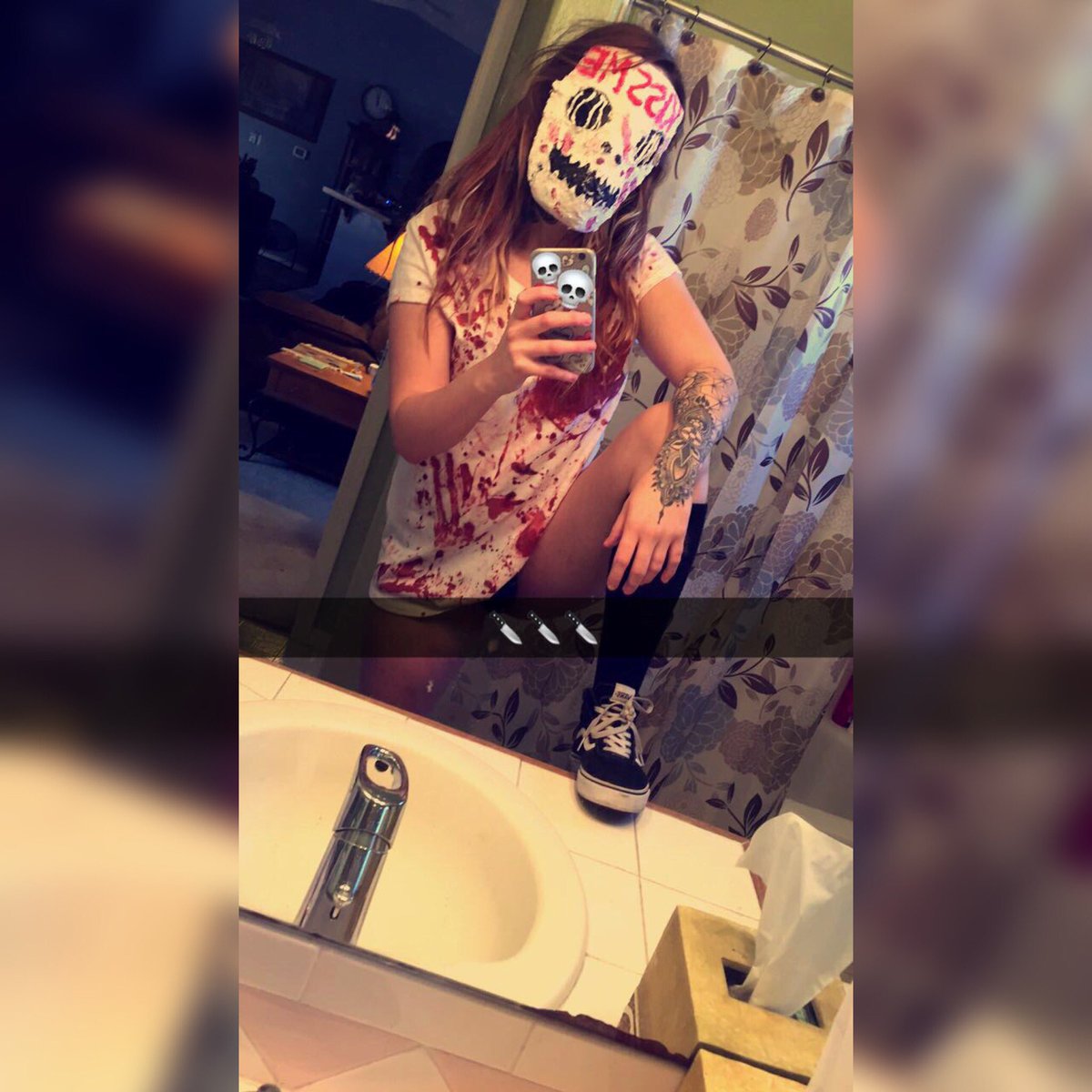 strwbrrymoss's tweet photo. Spooky baby #letspurge 🔪🖤 https://t.co/4BQi2XXWIx