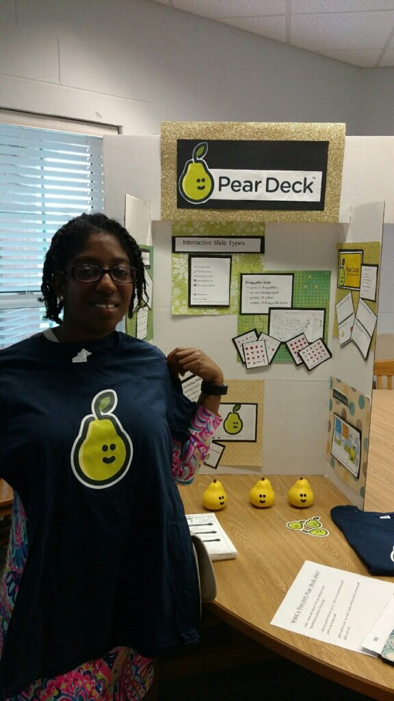 sgaboriau's tweet photo. Create a deck get a T-shirt #Pcsdedtech Thank you @PearDeck @NMDIZZY_OWEN #BacktoSchoolDemoBash https://t.co/nkdqKMOuke