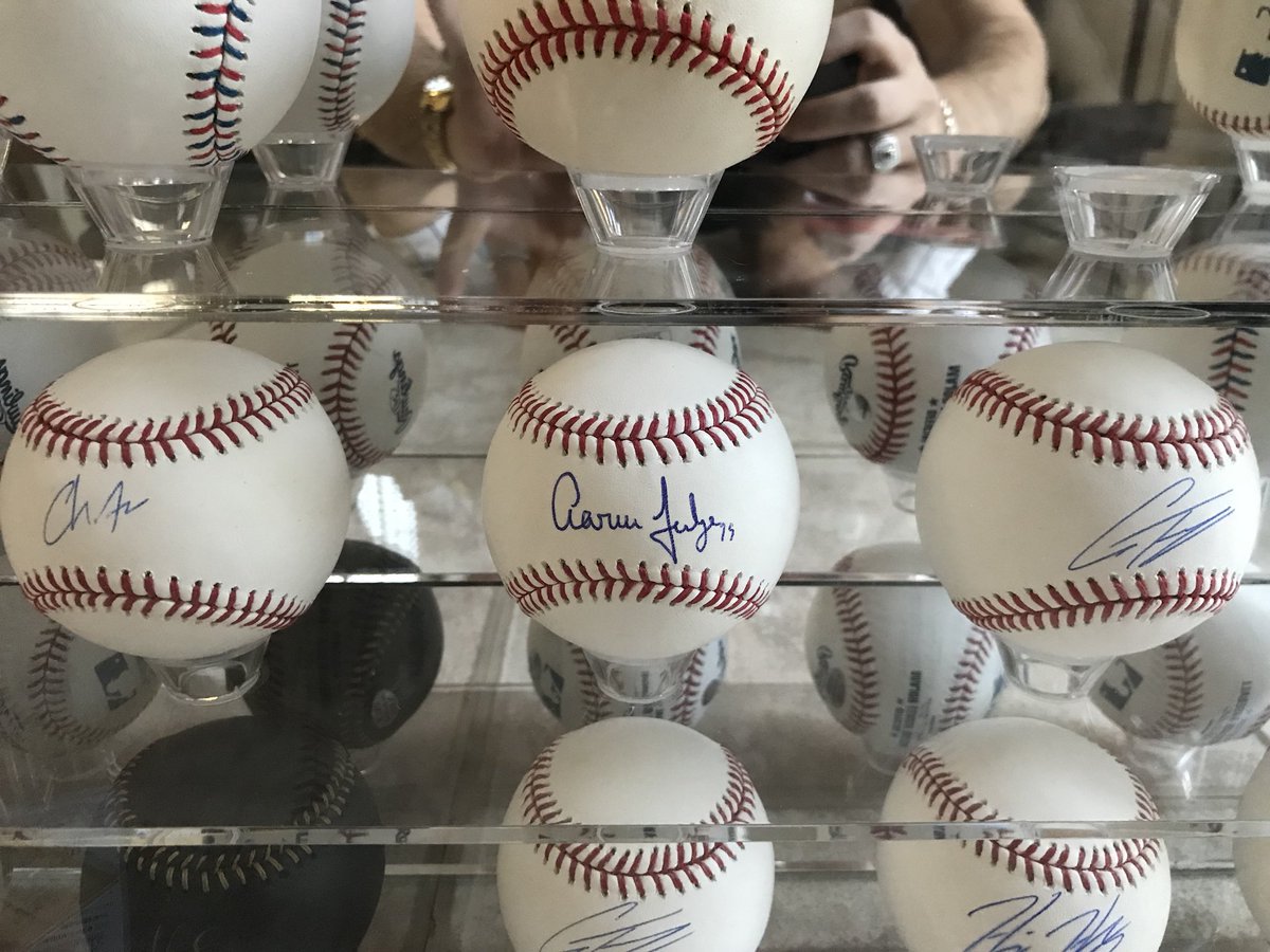 GGCsports's tweet photo. #AaronJudge #Baseball #OML #JSA #Authentication Hot item right now and it can be yours as pictured with a free #UVCase and #Shipped for $340 https://t.co/keDayfjEHj
