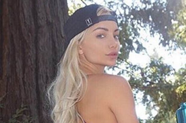 Lindsey pelas ass