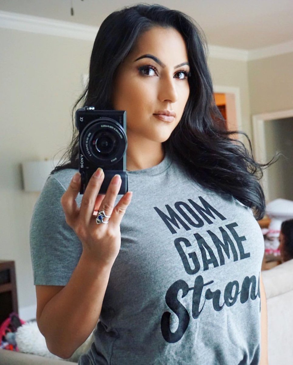 Threadtank's tweet photo. @juliana_lovesglam  's Mom Game Strong. https://t.co/R1ojwpRHva