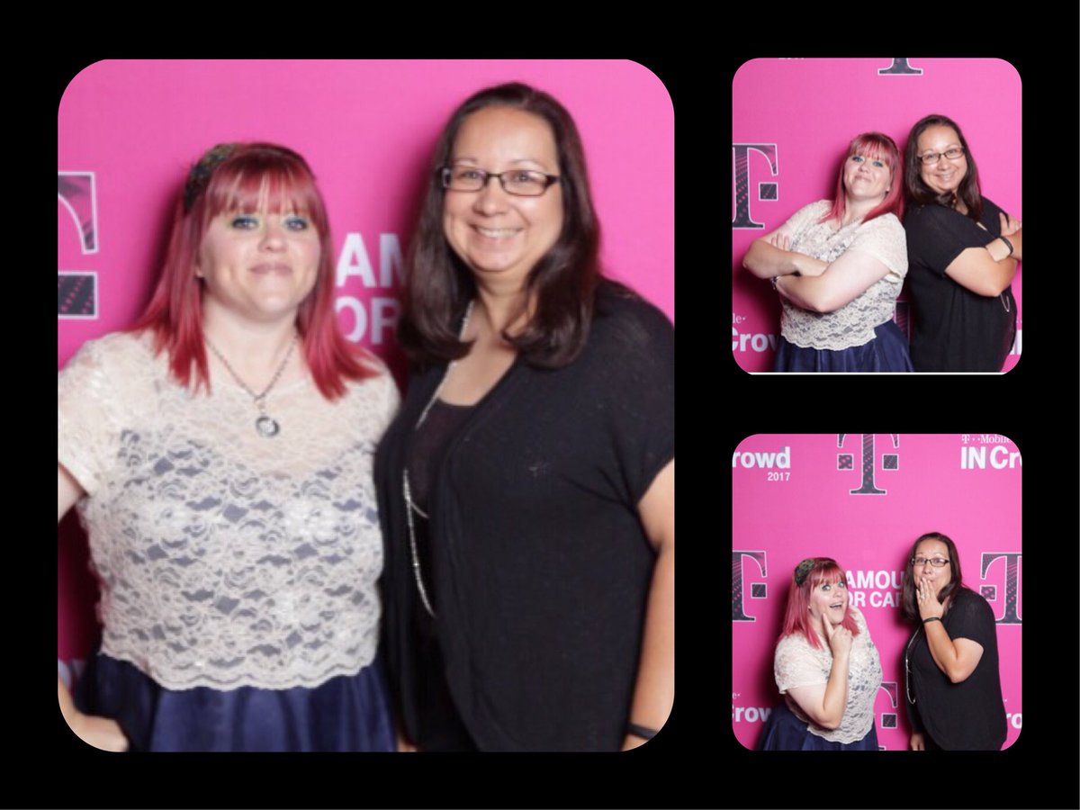 frisitz76's tweet photo. I got to take my pic with a winner! #InCrowd2017 #BeMagenta @ATweetLilThing @rdd0613 @GeminiKNM https://t.co/I3XVtX93WX