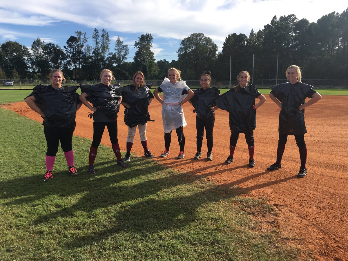 ForestSoftball's tweet photo. Team trash representing! Got some kiddos for being a team! This was your winners of the 🔴 & ⚫️ World Series! #trashsquad #mashers #swinginit https://t.co/QLdISdSx3H