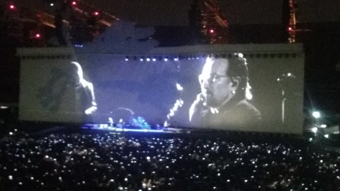 destak's tweet image. Show termina com homenagem a grandes mulheres da história. Tarsila do Amaral e Angela Merkel são citadas #U2TheJoshuaTree2017