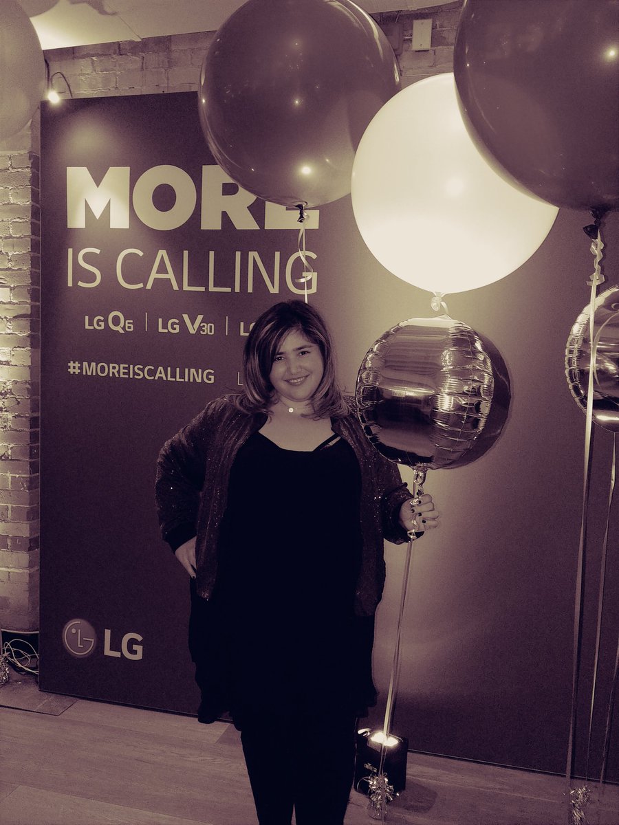 hayleyjf99's tweet photo. Living in an LG world... With a bunch of large balloons #moreiscalling @LGCanada https://t.co/foBsP1ixeG