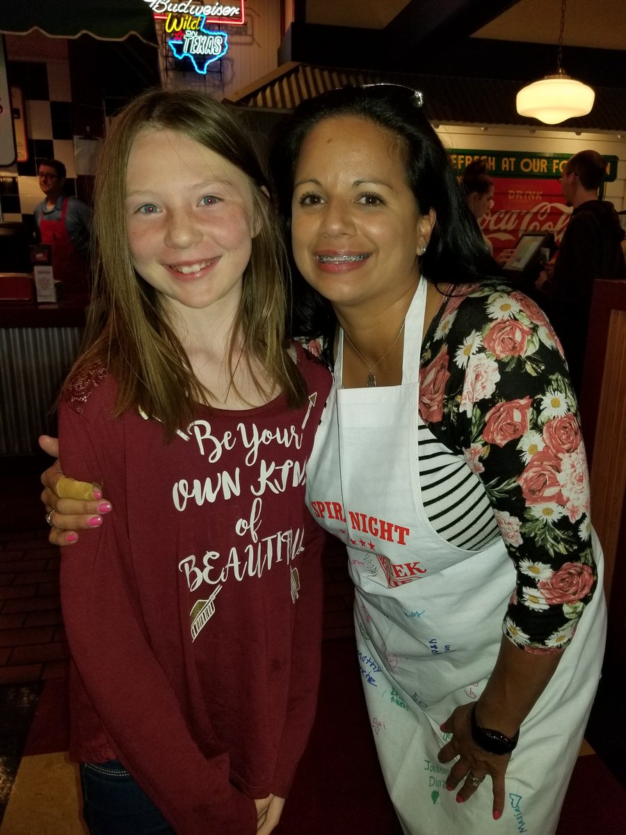 kimeez74's tweet photo. Spirit Night @ Spring Creek BBQ in Lake Worth! Love our Bobcat Families! https://t.co/mqtNIHIuCF