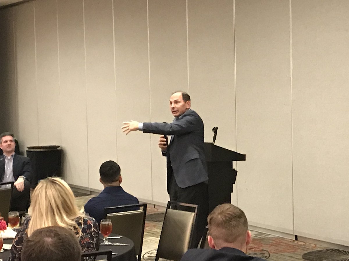 studentvets's tweet photo. Former VA Secretary Bob McDonald urges student vets to find their purpose at the Leadership Institute kickoff. #SVALeads https://t.co/n3oNH3hiv8