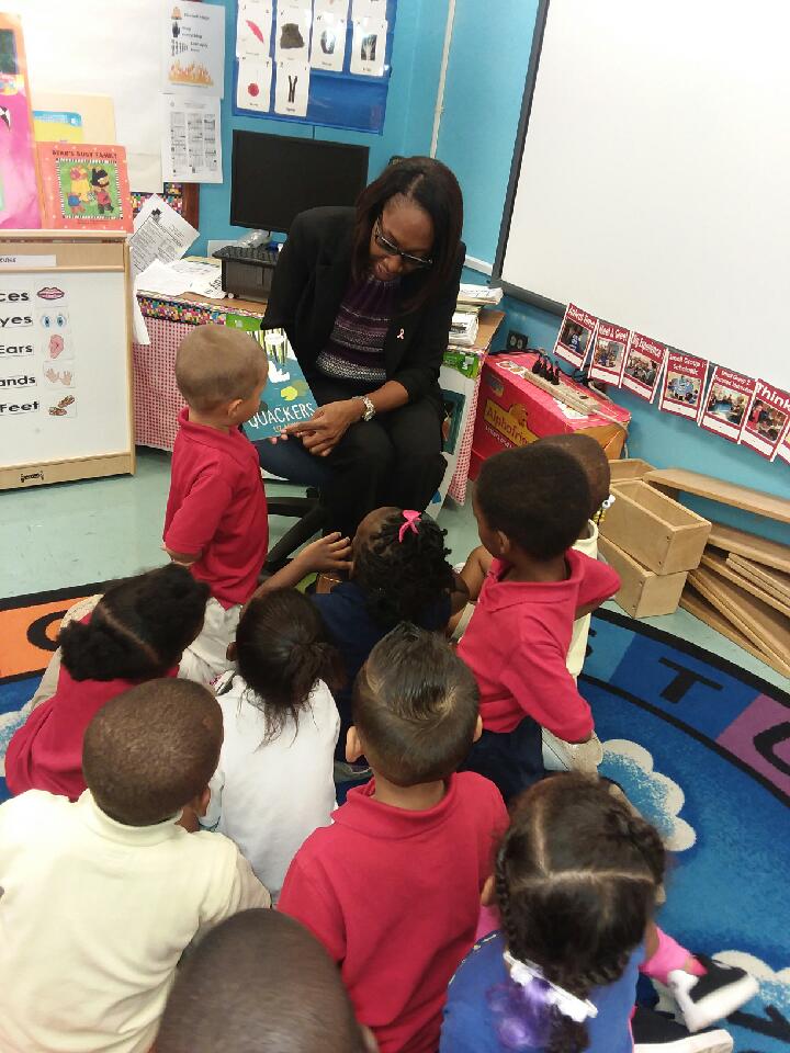 KelseyLPharrES's tweet photo. Principal Sampson & AP Alvarez #readforrecord to PreK students the book Quackers🦆 @miamischools @miamisup @mdcpsearlychildhood @MDCPSDAS https://t.co/vNNSnzRyq6