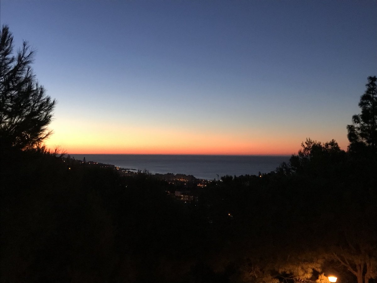 Mirar que amanecer nos regala #Malaga para comenzar la segunda jornada de #IVsimposiomedicinafetal #medicinafetal #preeeclampsia #ecocardio