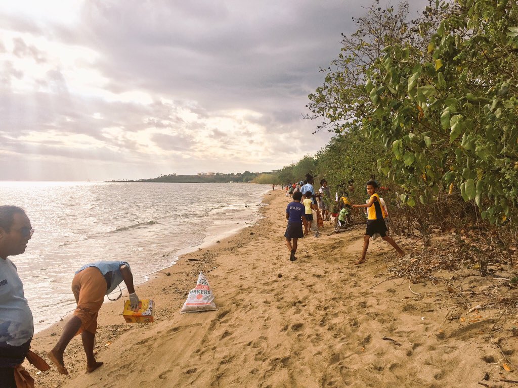 Dwain_Qalovaki's tweet photo. 60 young voyagers from Vuda cleanup village shore collecting 250kg of rubbish. Adds to #UtoNiYalo database on litter from 9 communities 🇫🇯 https://t.co/GK6UftHRRv