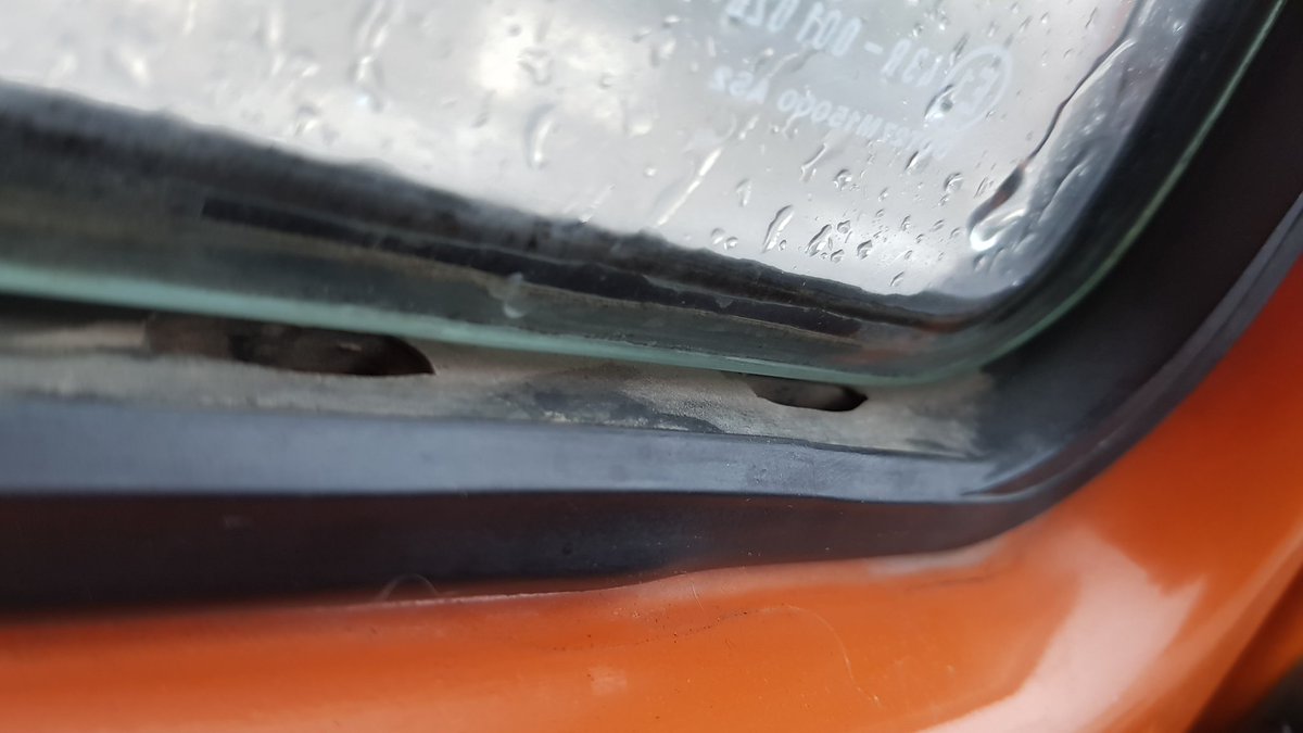 Syncronauta's tweet photo. Está cayendo la del 🐙 y no entra ni gota de agua!!! 💪💪💪 #syncronauta #vwt3 #syncro https://t.co/E66CYdXcOL