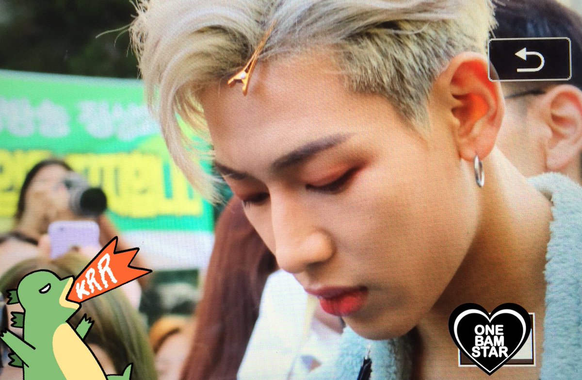 one_bam_star's tweet photo. 💓 171020 뮤뱅외근
💓 #뱀뱀 #BamBam #GOT7 
💓 @BamBam1A https://t.co/QlCyEwh8qJ