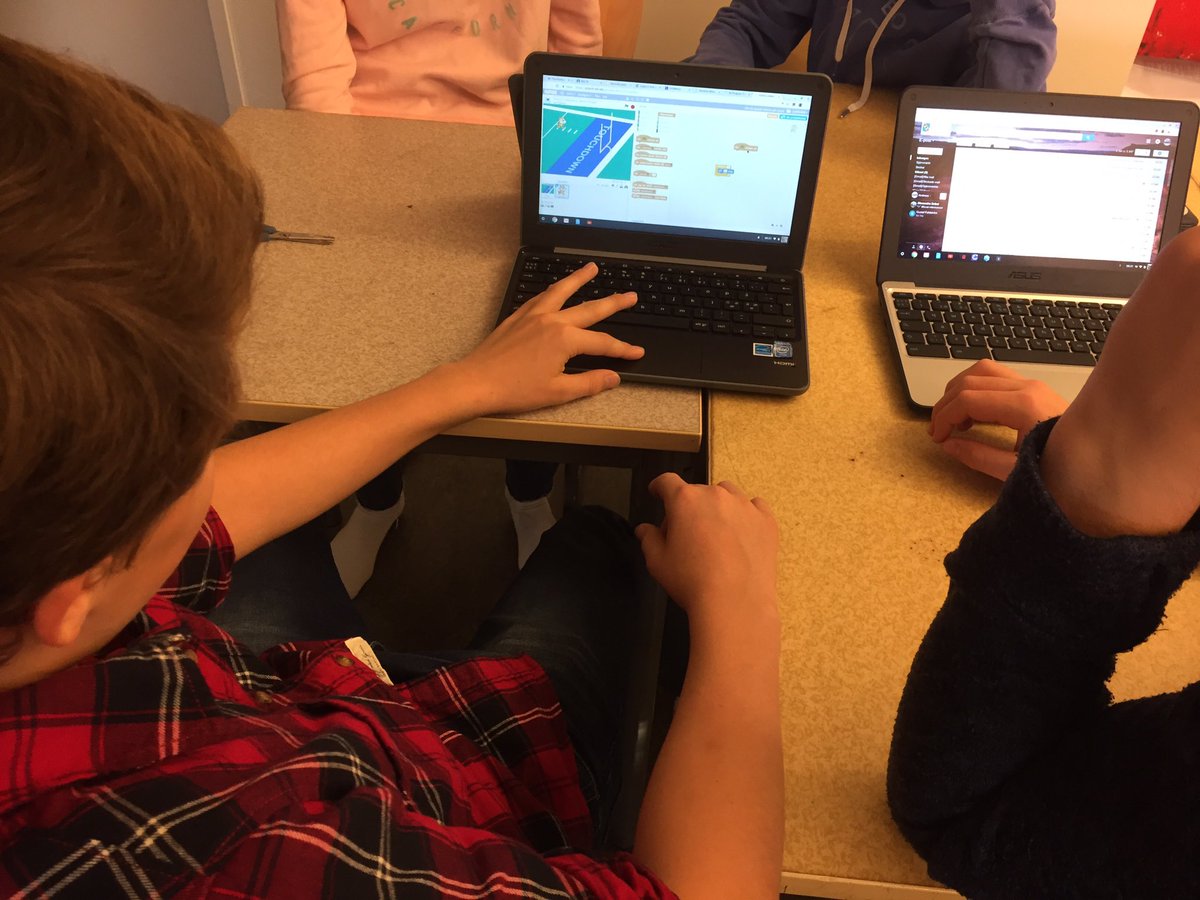 Fadderprogrammering år 7+8 <a href="/Tegelhagen/">Tegelhagens skola</a> #solskol #programmering #CSfirst #CodeWeek