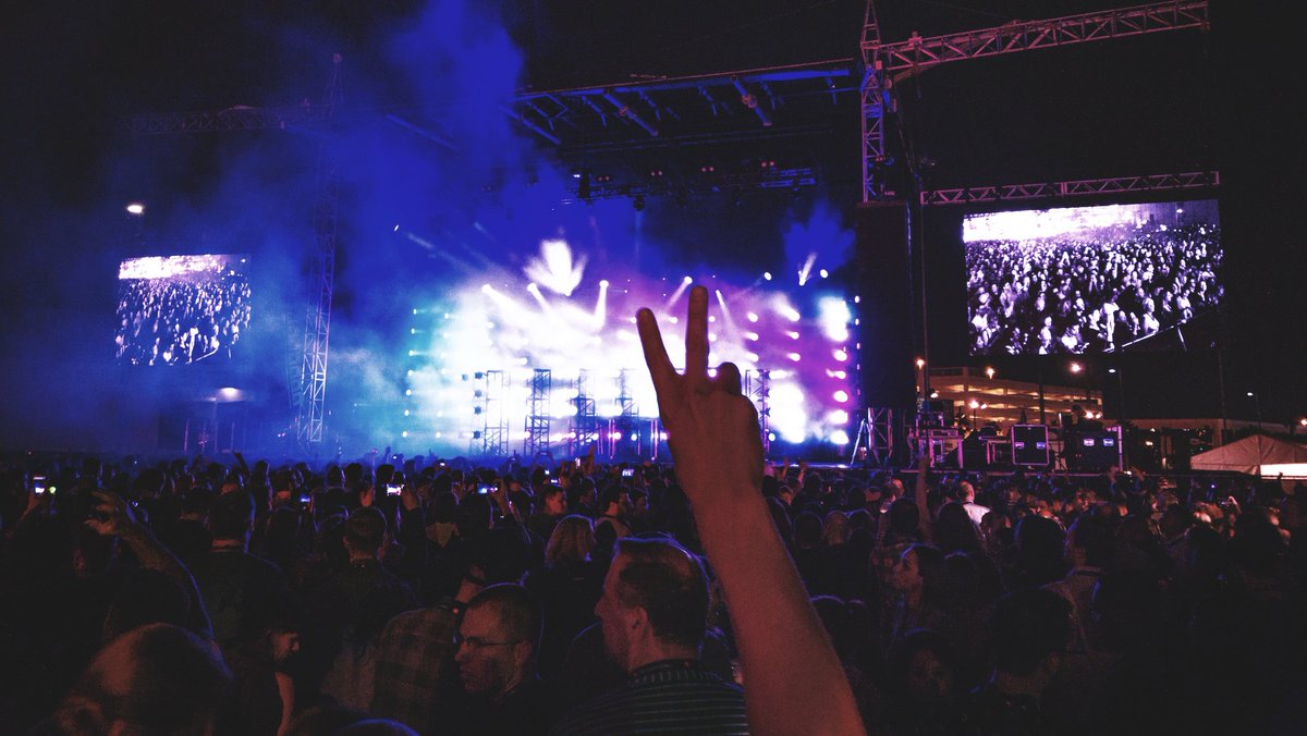 Matjoez's tweet image. Blown away by @MarkRonson&apos;s DJ skills. Great night out in Vegas at #AdobeMAX #maxbash