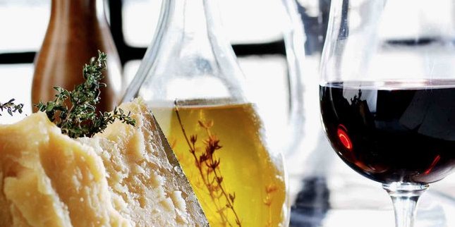 OliveClub_'s tweet photo. ¿Conocéis las raíces culturales del #aceite de #oliva? Vamos a contaros algunas curiosidades en nuestro #blog:
https://t.co/el8Wwhpipf https://t.co/f5t7QRwQKM