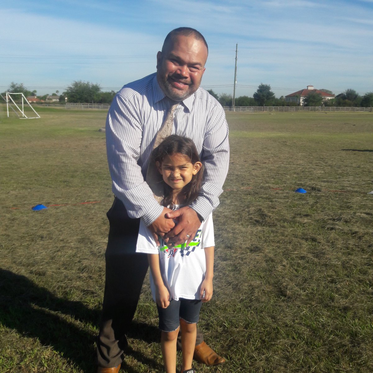 RaiaBeth's tweet photo. Having fun with her dad at the Fun Run! https://t.co/5OYdZhGOD7