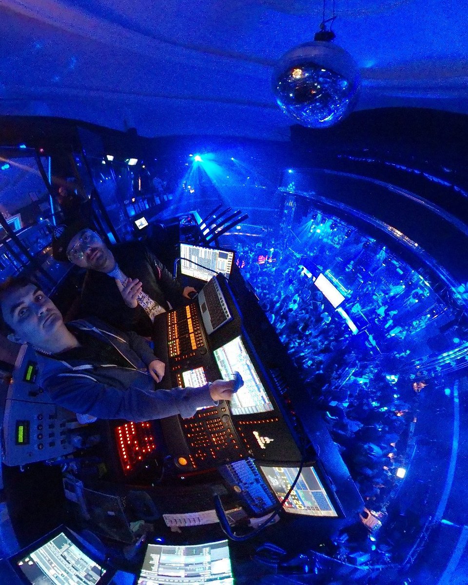 Empezando el show... <a href="/TeatroBarcelo/">Teatro Barceló</a> <a href="/StonexSL/">Stonex SL</a> <a href="/MALighting/">MA Lighting</a> <a href="/magicfxbv/">MAGIC FX</a> <a href="/ClayPakyNews/">Claypaky</a> <a href="/ChauvetPro/">CHAUVET Professional</a> <a href="/ayrtondigital/">AYRTON</a>