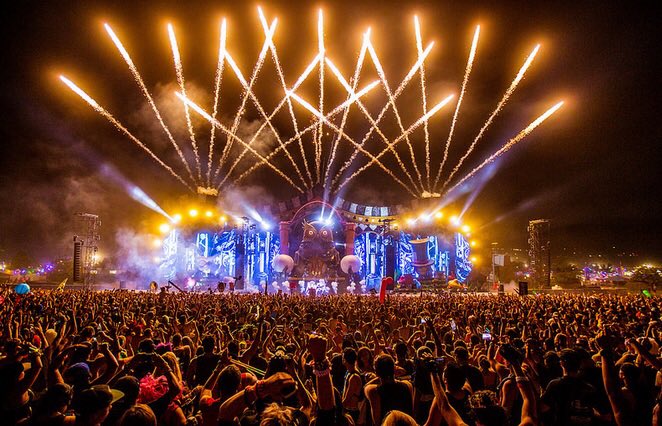 LifeAsARaver's tweet photo. My type of paradise 😎🙌 https://t.co/H6zYQjm7L5