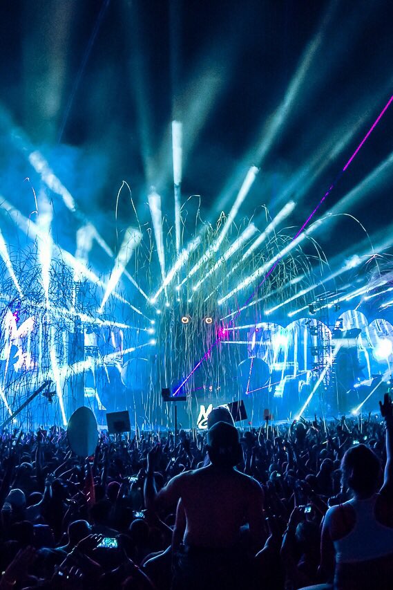 LifeAsARaver's tweet photo. My type of paradise 😎🙌 https://t.co/H6zYQjm7L5
