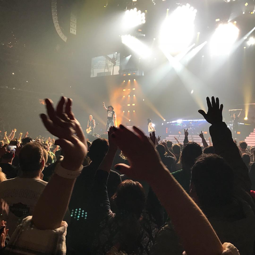 GNRLovers's tweet photo. Guns N' Roses - Washington, DC |📷 flip_flops_vb | #NotInThisLifetime #GunsNRoses #slash #GnFnR #GNRinDC #VerizonCenter #CapitalOneArena https://t.co/70eWX7NsFD