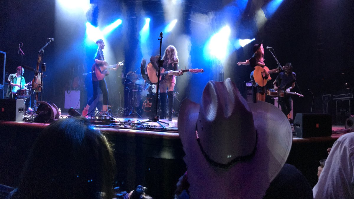 jenkcosio's tweet photo. Do believe I new fave! @runawayjune #❤️them #soworththedrive #awesomeshow #toshort https://t.co/mpsCz91bQl
