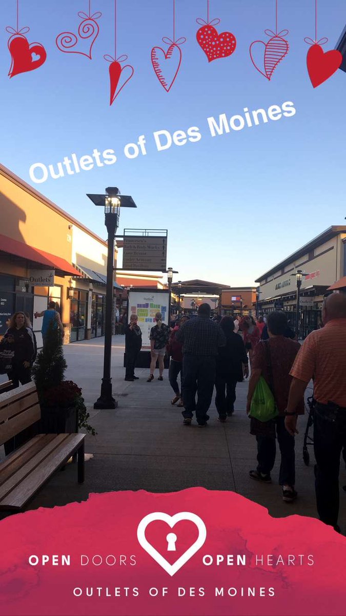 ChristyGooding's tweet photo. Beautiful night for @OutletsOfDSM charity event! Proud to support @BBBSCI.  #OutletsofDSM #DSMUSA https://t.co/OvVUBPMTw1