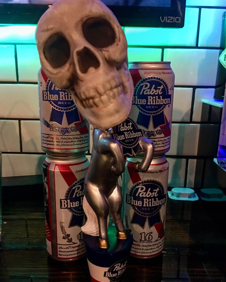 Just a little tap handle modification
🦄☠️🦄☠️🦄☠️🦄☠️🦄☠️🦄☠️🦄☠️
#FollowTheUnicorn #Pabst #PBRTapHandle #PBR #Halloween #Skull