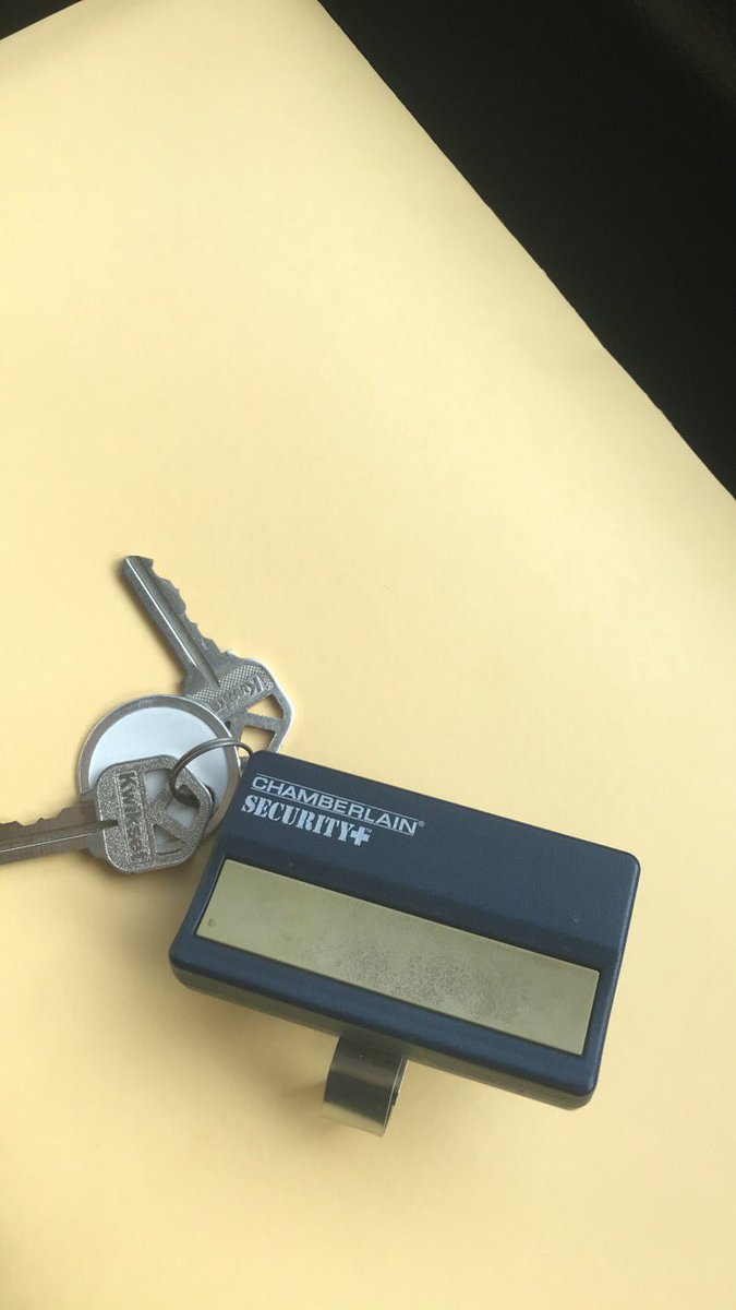 jdancr19's tweet photo. So this happened to day ππππ½ππ½π‘π‘π‘ #officiallyahomeowner https://t.co/KA3JcDmdUA