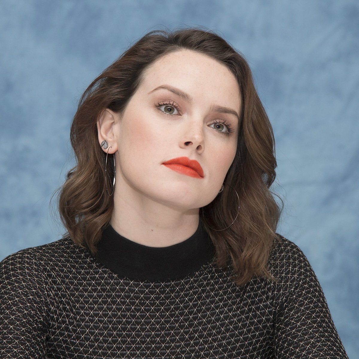 actors_pics's tweet photo. daisy ridley really out there killing us with her beauty and cuteness https://t.co/0unlCXb1Y1