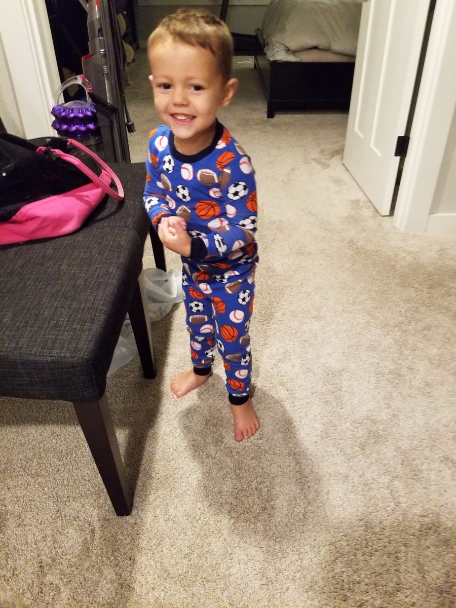 grossekugeln's tweet photo. @iropp @Big_Suke his sports pants are all tight https://t.co/xCSr95TmFb