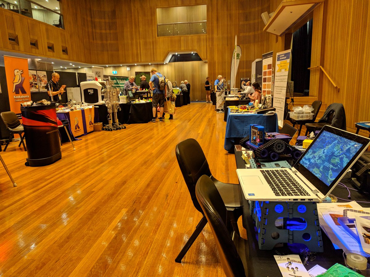 Lunch time on the showfloor at <a href="/iiateTECH/">iTE</a> conference #STEM