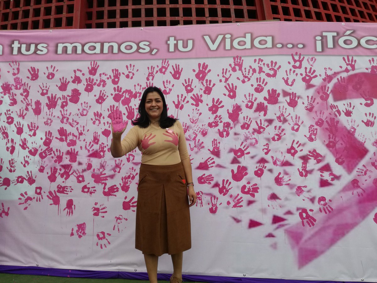 ManosUnidasMex's tweet photo. @alma_quiles volvió a reunir a más de 400 mujeres en el #DiaMundialdelCáncerdeMama en Nezahualcóyotl. https://t.co/XHjfdsADlT